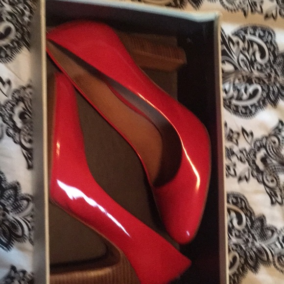 Coach SUE Carnelian Red Orange Patent heels Size 40 (U.S. size 9?) - Picture 2 of 6